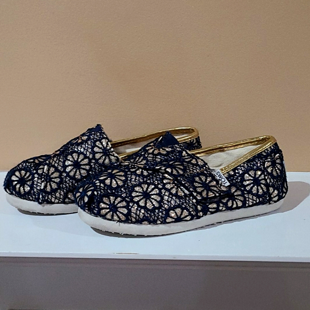 Kid's toms